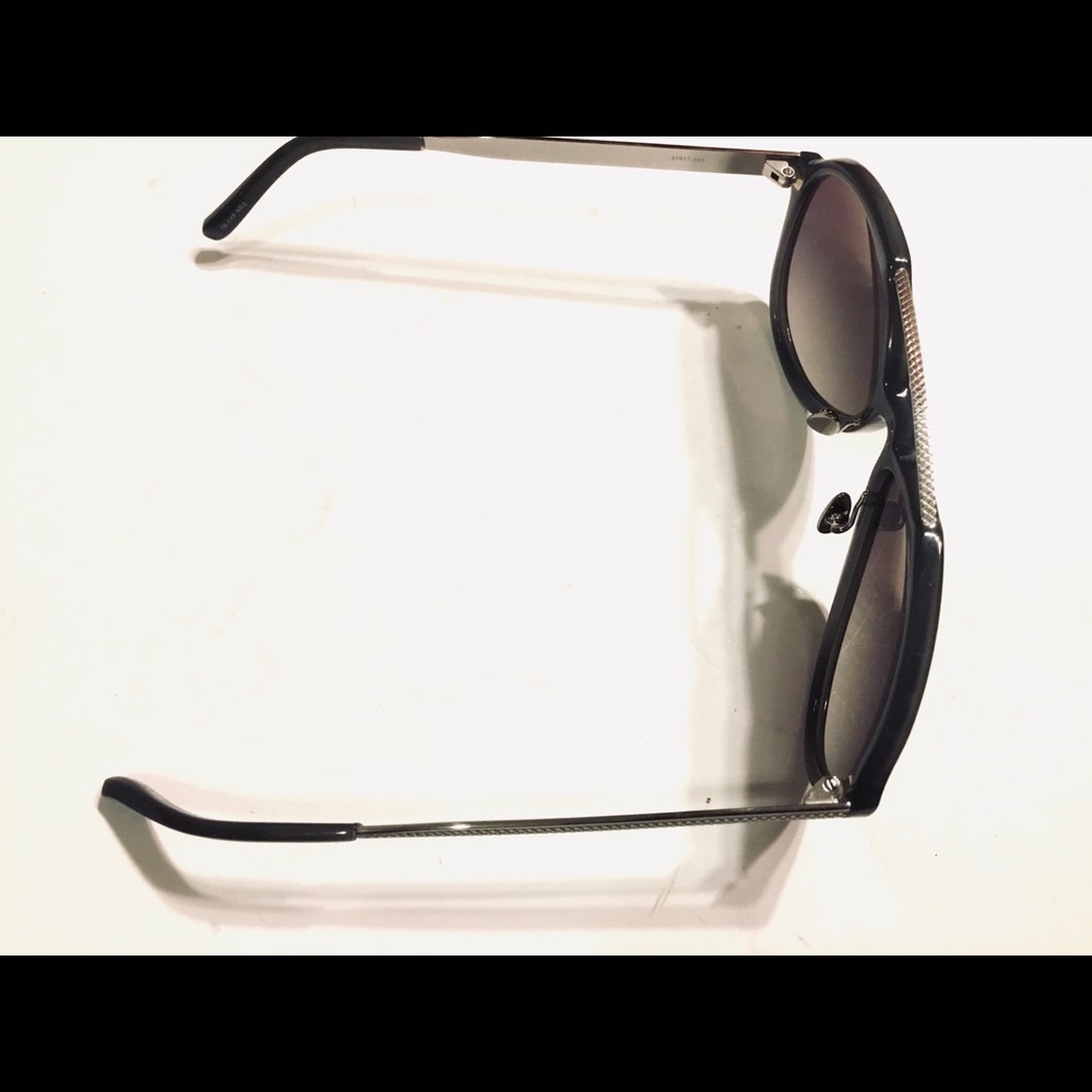 Linda Farrow Luxe 104 Sunglasses - Picture 4 of 7